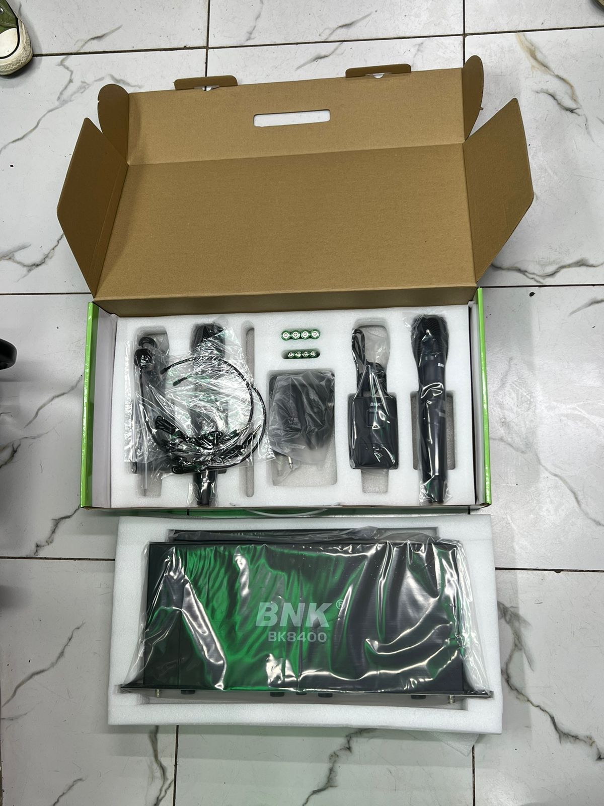 BNK BK8400 2 hand held 2 lapels wireless microphone - Image 3