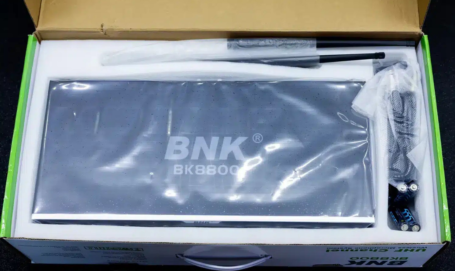 BNK8800 8 Channel Wireless Microphone System - Image 7