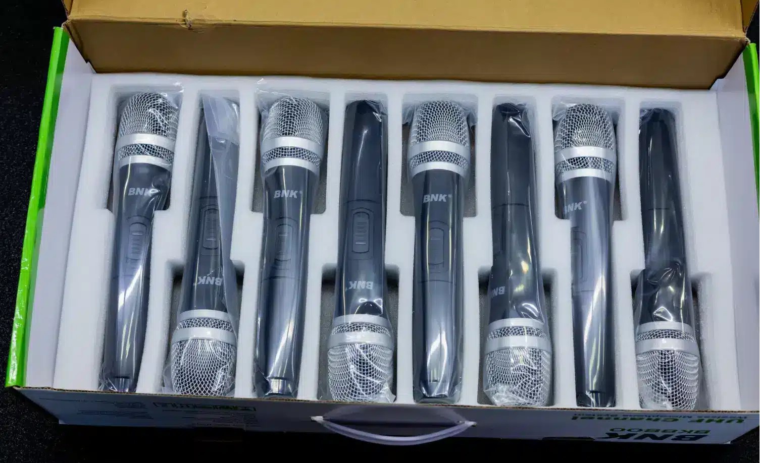BNK8800 8 Channel Wireless Microphone System - Image 8