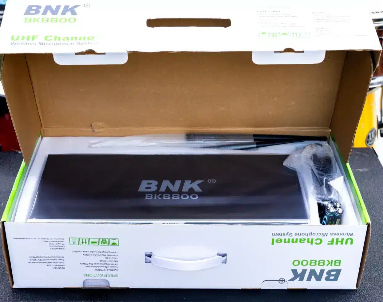 BNK8800 8 Channel Wireless Microphone System - Image 6