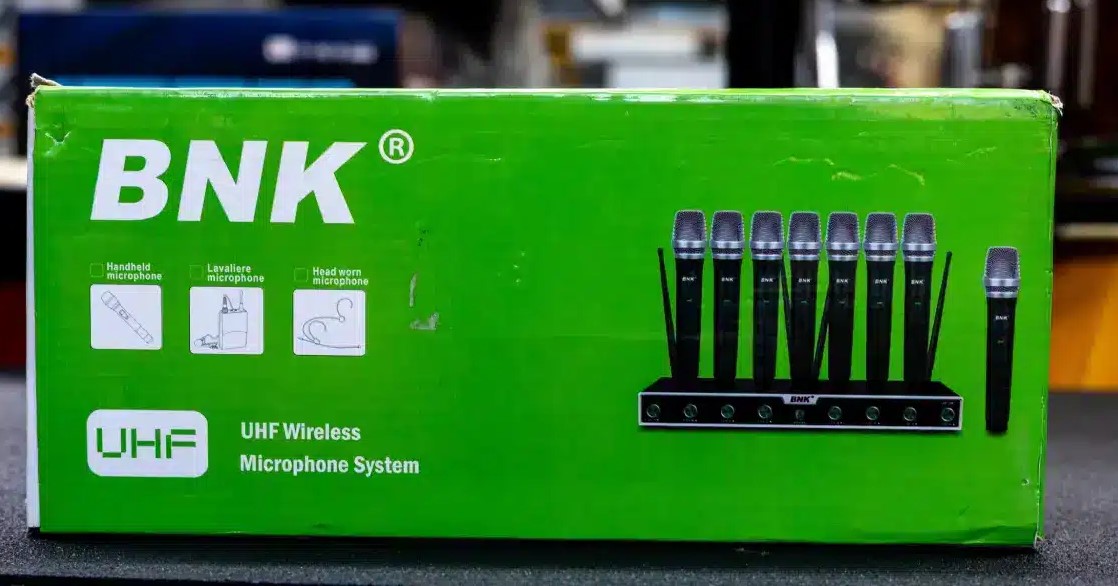 BNK8800 8 Channel Wireless Microphone System - Image 4