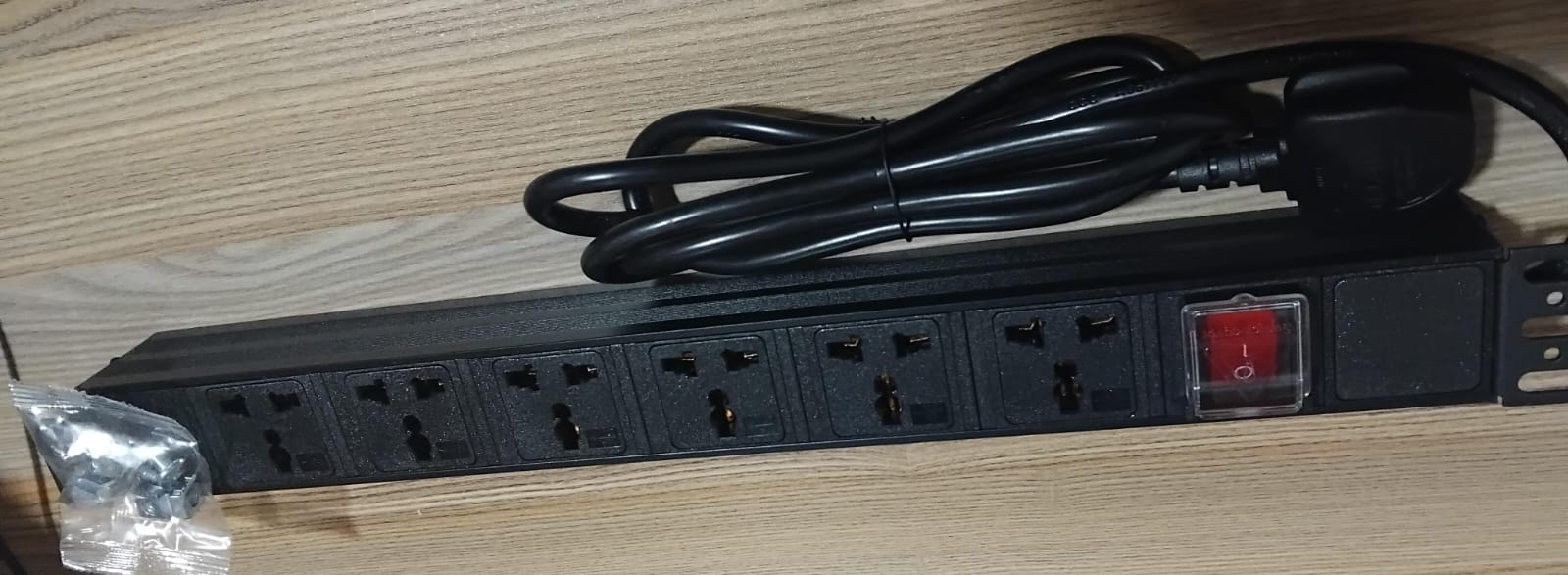 PDU 6 WAYS Power Distribution Unit (PDU) - Image 2